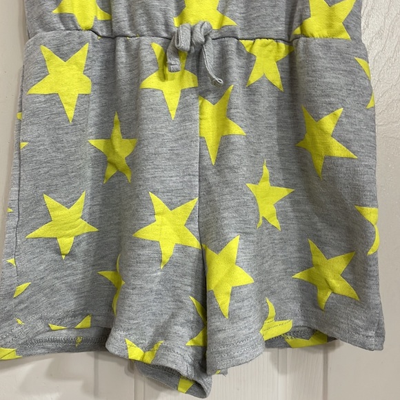 DC Superhero Girls Gray Romper Size Medium - Picture 4 of 8
